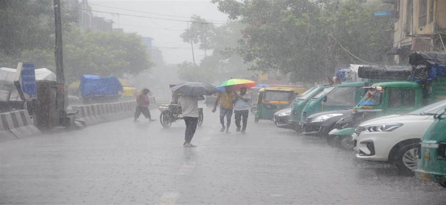 दिल्ली में राहत, बंगाल-झारखंड में आफत, हिमाचल-उत्तराखंड और यूपी में भारी बारिश का अलर्ट